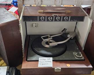 RECORD PLAYER