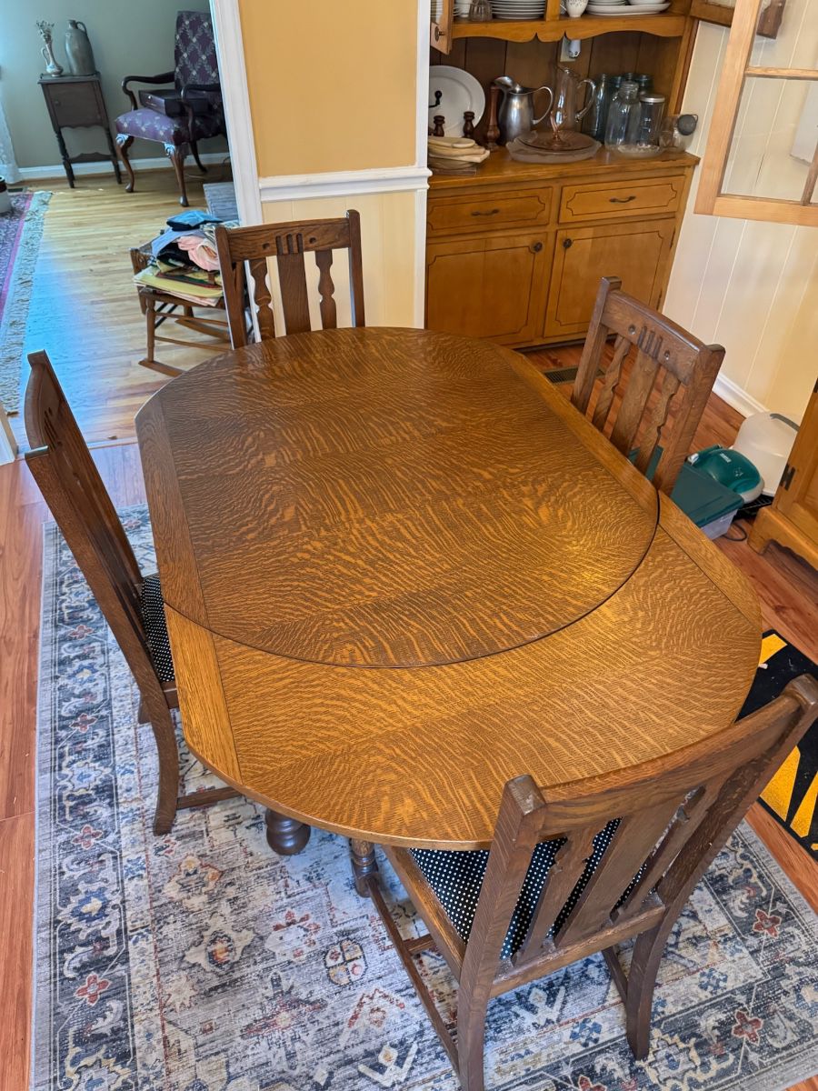Mission Style Oak Expandable Dining Table - one of a kind - includes 4 chairs -$750 