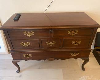 Lane cedar chest