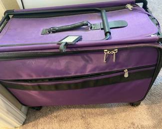 Rolling case for sewing machine