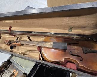 ANTIQUE VIOLIN