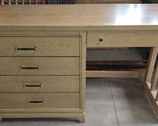 UNITED FURNITURE MCM DESK