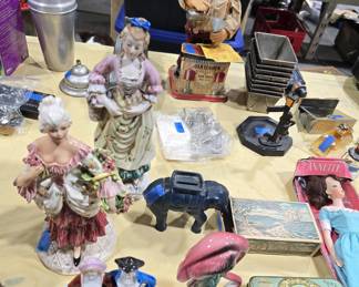 VINTAGE FIGURINES & MECHANICAL CHARLIE WEAVER BARTENDER