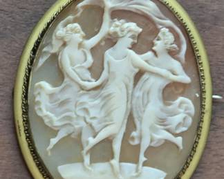 VICTORIAN CARVED SHELL CAMEO BROOCH