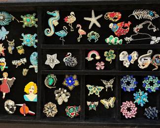 Ton’s of Fashion Brooches