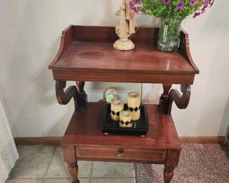 Vintage 2 Tier Entryway Table with bottom drawer and turned legs - Excellent Condition