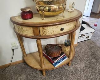 Close Up of entry way table paint pattern