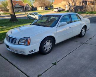 2003 Cadillac Deville (v8 engine) - Very Clean, runs and drives well! 