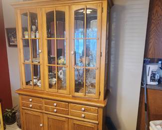 Beautiful Oak China Cabinet - Excellent Condition