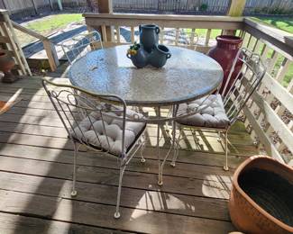 Metal Frame / Glass Top Round Patio Table