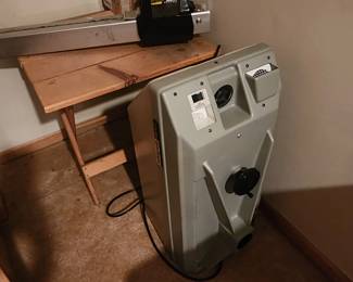 Large Desk Mountable Art Projector - project your patterns for tracing! 