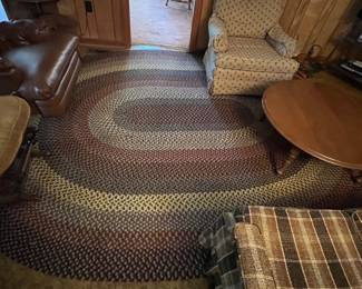 Braided rug with neutral colors
