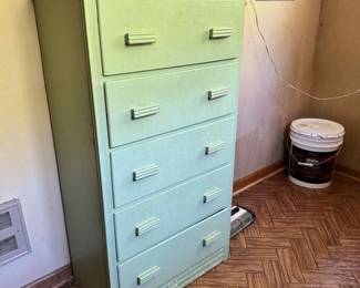 Solid wood chest of drawers 