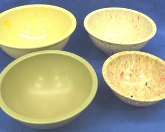 Lot 272. Four vintage plastic Texas Ware bowls