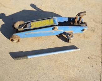 Lot 156. 1 1/2 ton floor jack