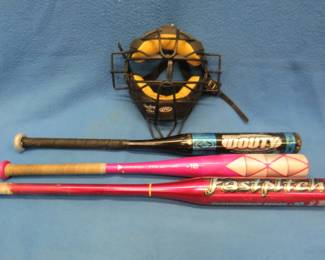 Lot 28. Three aluminum softball bats and a Rawlings catchers mask