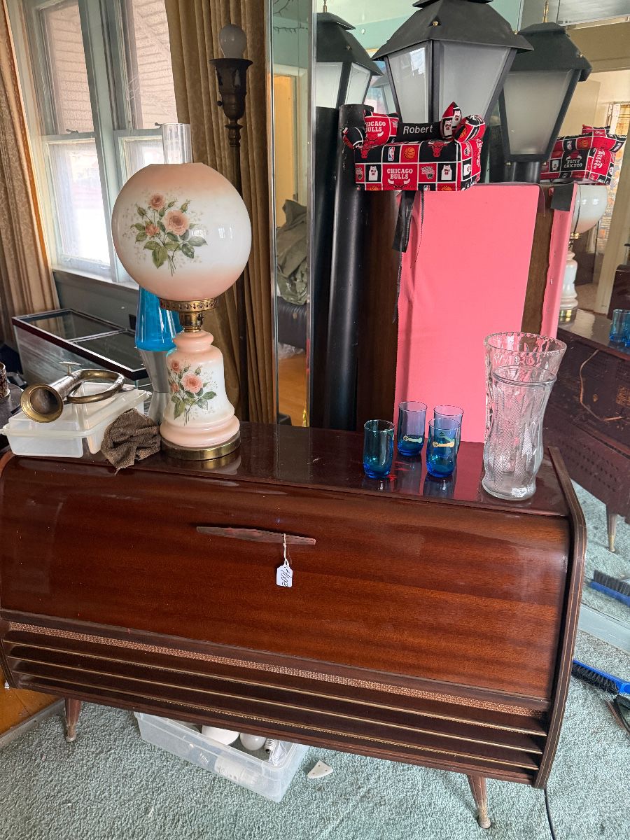 Hawaiin mid century modern stereo and record player Stereo works