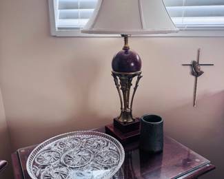 Neoclassical style bronze table lamp