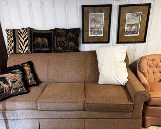 Lazy boy hide a bed couch like new 80" x 35". 