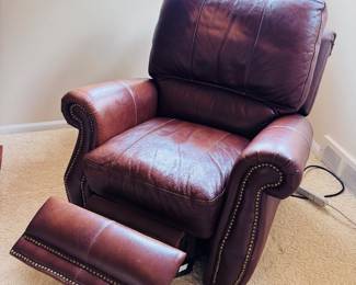 Electric brown leather recliner, excellent condition