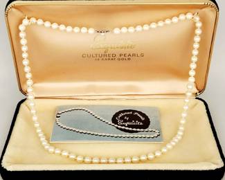 Exquisite Cultured Pearl Necklace
