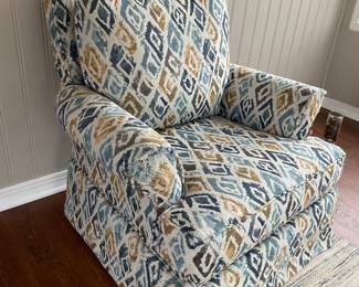 Geometric Pattern Swivel Accent Chair