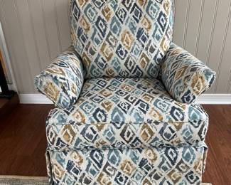 Geometric Pattern Swivel Accent Chair