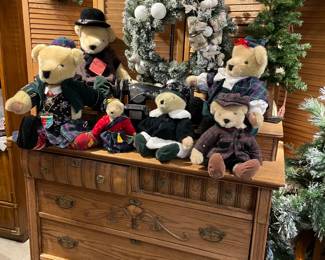 Antique Oak dresser $150. Gorgeous (raised drawer on each side)