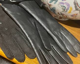leather gloves $10