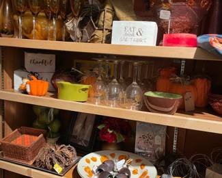 tons of holiday pieces for Thanksgiving... Priced to move