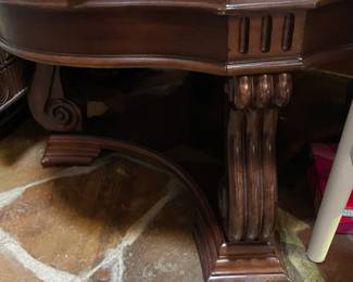 beautiful coffee table. 200. stunning