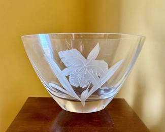 "Burana" glass bowl with floral motif - by Mikasa