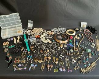 Costume Jewelry  Jewelry Pieces