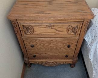 Oak nightstand (1 of 2)