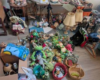 More frogs, lamps, place settings, holiday decor