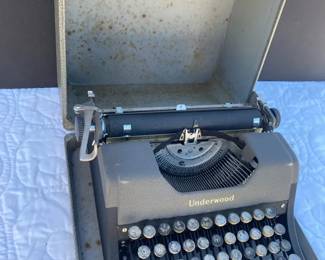 Vintage Manual Underwood Typewriter