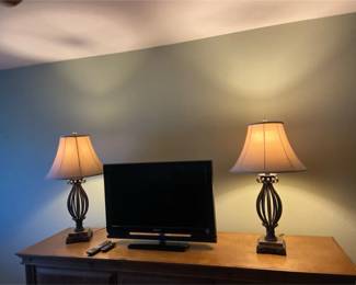 Sony Bravia 32 TV, Roku Stick, Two Lamps