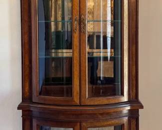 Sophisticated Curio Display Solution