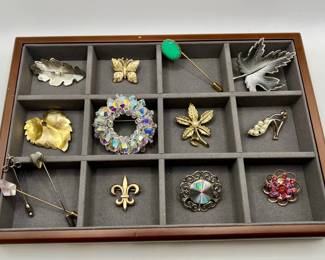 (14) Brooches, Stick Pins & Scarf Clip