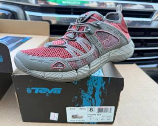 Teva New Shoes 8 $12.00