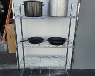 CT559Pantry rack with cast iron cookware