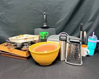 CT597Kitchen Mystery Lot