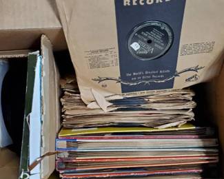 CT521LP And 45s Mystery Lot