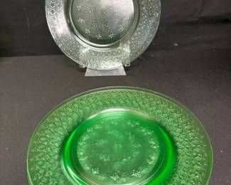 CT528Green Uranium Glass Plates, Daisy  Diamond Pattern
