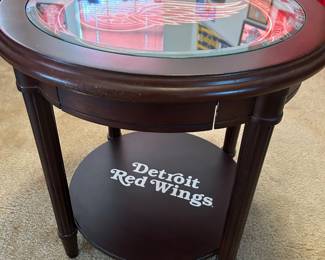 Red wings side table