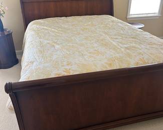 Queen sleigh bed 