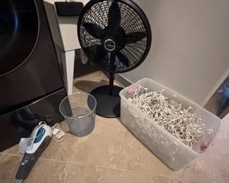 Oscillating pedestal floor fan