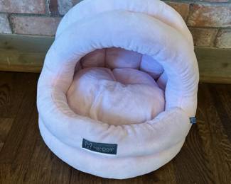 Plush hooded pet cave / cat bed