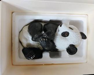 Panda ( Endangered baby animals fine porcelain ) there are more boxes of animals