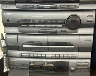 Vintage Sanyo stereo system with speakers 